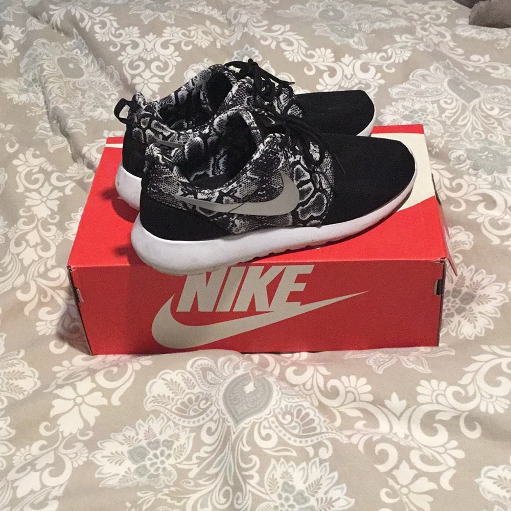 Snake Print Roshe